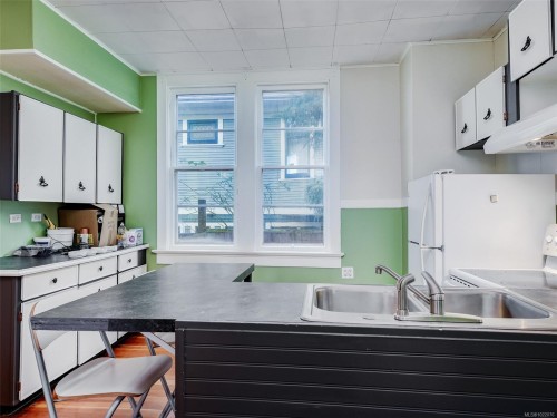 1029 Queens Ave, Victoria, BC - Indoor Photo Showing Kitchen