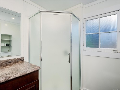 1029 Queens Ave, Victoria, BC - Indoor Photo Showing Other Room