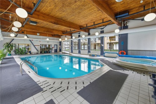 401-620 Toronto St, Victoria, BC - Indoor Photo Showing Other Room With In Ground Pool