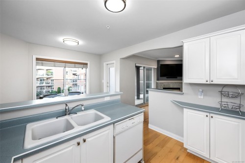 306-405 Quebec St, Victoria, BC - Indoor Photo Showing Kitchen With Double Sink