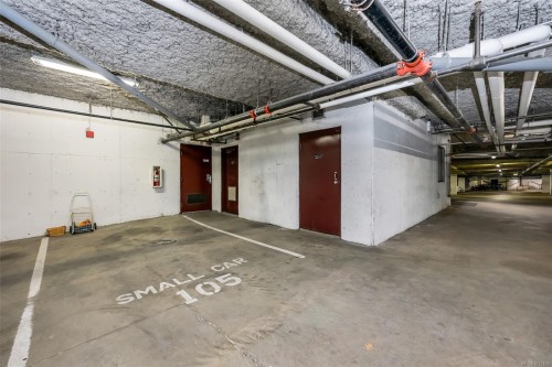 306-405 Quebec St, Victoria, BC - Indoor Photo Showing Garage