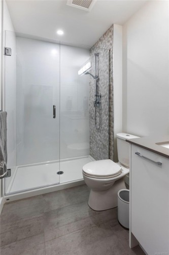 211-960 Reunion Ave, Langford, BC - Indoor Photo Showing Bathroom