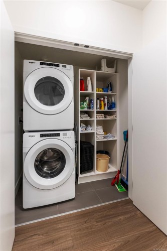 211-960 Reunion Ave, Langford, BC - Indoor Photo Showing Laundry Room