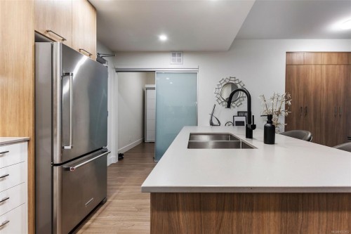 211-960 Reunion Ave, Langford, BC - Indoor Photo Showing Kitchen With Double Sink