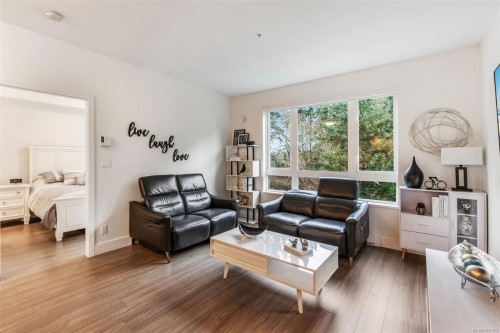 211-960 Reunion Ave, Langford, BC - Indoor Photo Showing Living Room