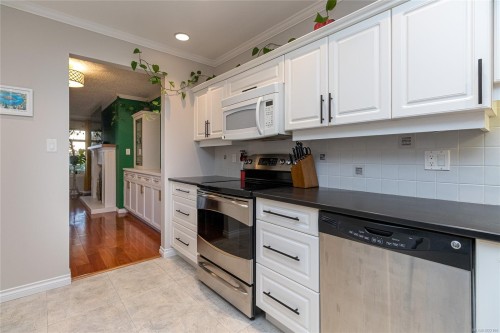 33-909 Admirals Rd, Esquimalt, BC 