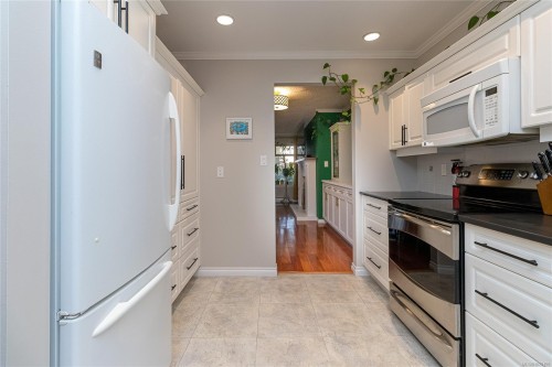 33-909 Admirals Rd, Esquimalt, BC 