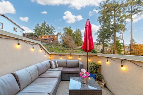 33-909 Admirals Rd, Esquimalt, BC 