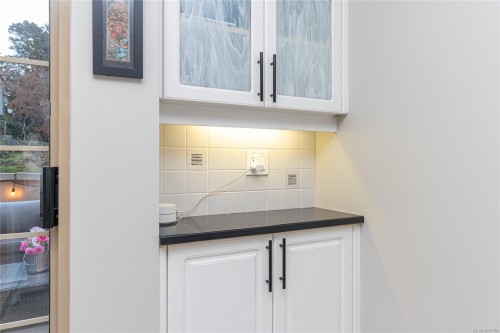 33-909 Admirals Rd, Esquimalt, BC 