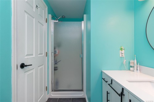 33-909 Admirals Rd, Esquimalt, BC 