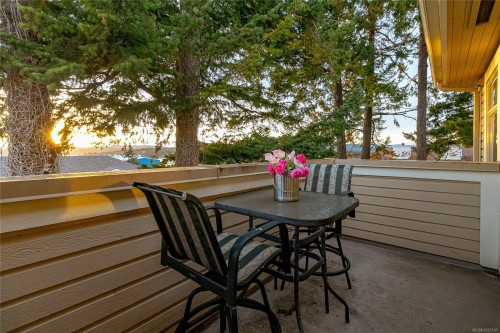 33-909 Admirals Rd, Esquimalt, BC 