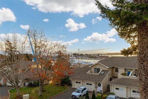 33-909 Admirals Rd, Esquimalt, BC 