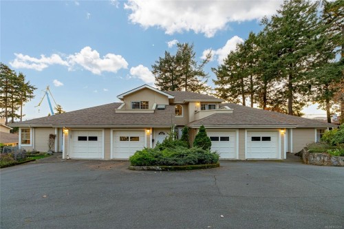 33-909 Admirals Rd, Esquimalt, BC 