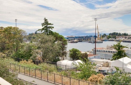 33-909 Admirals Rd, Esquimalt, BC 