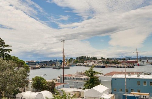 33-909 Admirals Rd, Esquimalt, BC 