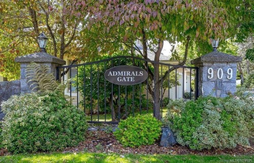 33-909 Admirals Rd, Esquimalt, BC 