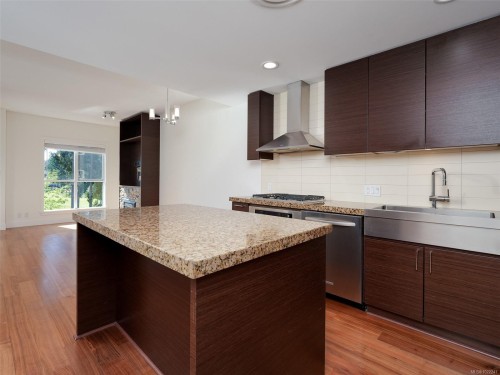 218-1400 Lynburne Pl, Langford, BC - Indoor Photo Showing Kitchen