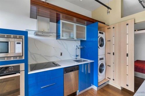 908-1029 View St, Victoria, BC - Indoor Photo Showing Laundry Room