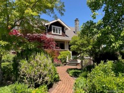 1974 Hovey Rd  Central Saanich, BC V8M 1V8