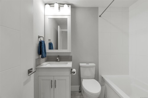 13-4355 Viewmont Ave, Saanich, BC 