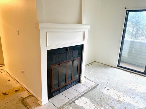 301-3251 Cowichan Lake Rd, Duncan, BC - Indoor With Fireplace