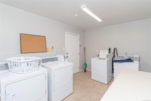 301-3251 Cowichan Lake Rd, Duncan, BC - Indoor Photo Showing Laundry Room
