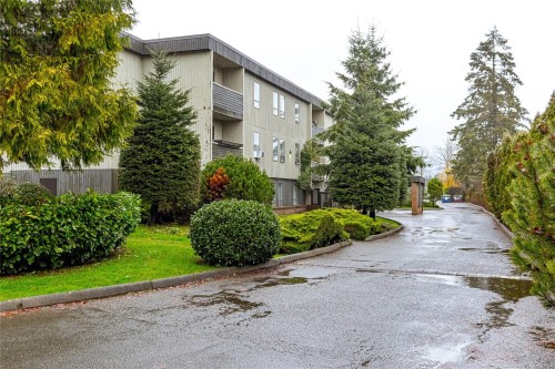 301-3251 Cowichan Lake Rd, Duncan, BC - Outdoor