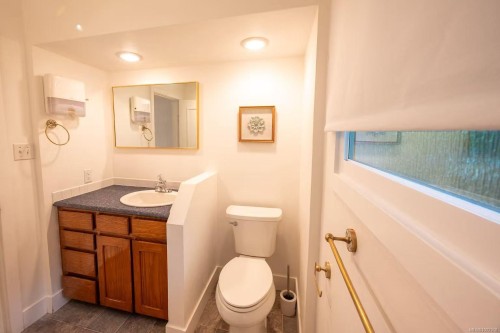 3956 Cedar Hill Cross Rd, Saanich, BC 