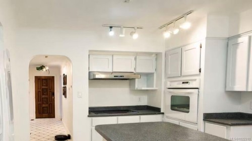 3956 Cedar Hill Cross Rd, Saanich, BC 