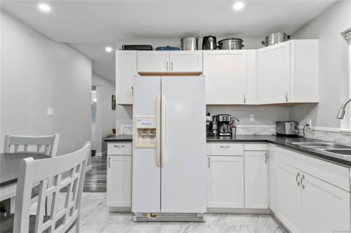 876 Springbok Rd, Campbell River, BC 