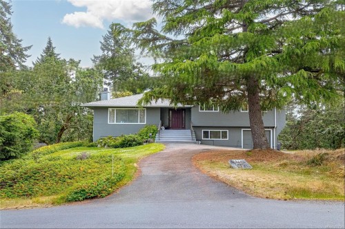 4725 Treetop Hts, Saanich, BC 