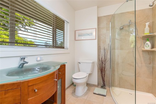 4725 Treetop Hts, Saanich, BC 