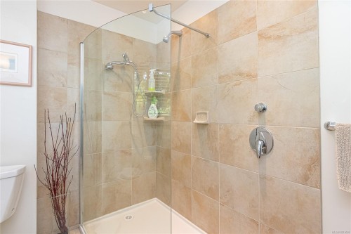 4725 Treetop Hts, Saanich, BC 