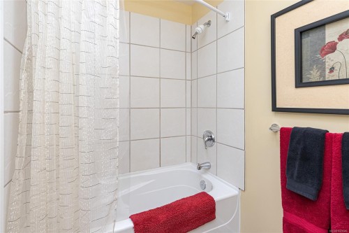 4725 Treetop Hts, Saanich, BC 