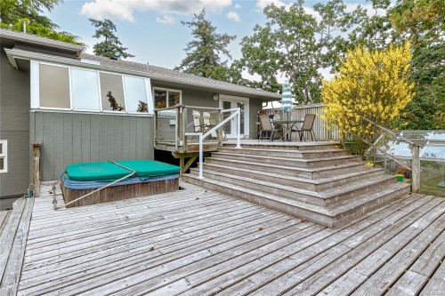 4725 Treetop Hts, Saanich, BC 