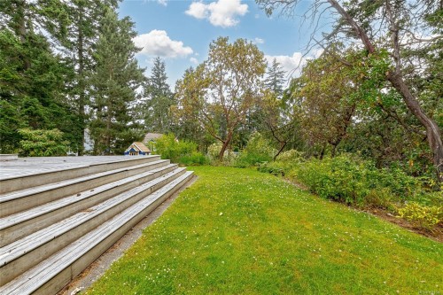 4725 Treetop Hts, Saanich, BC 