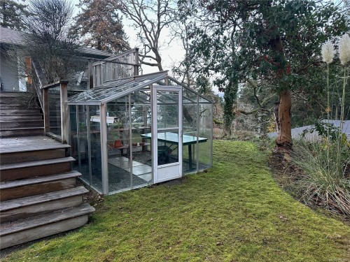 4725 Treetop Hts, Saanich, BC 