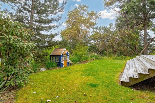 4725 Treetop Hts, Saanich, BC 