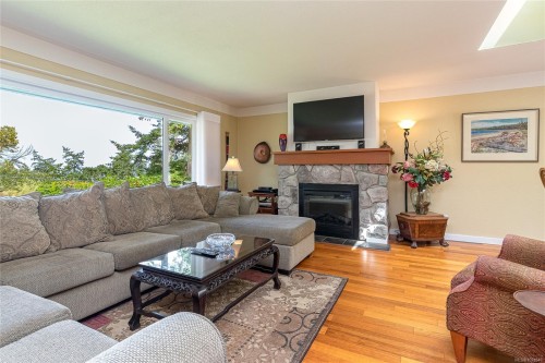 4725 Treetop Hts, Saanich, BC 