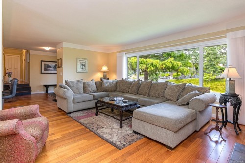 4725 Treetop Hts, Saanich, BC 