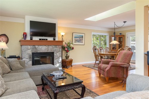 4725 Treetop Hts, Saanich, BC 