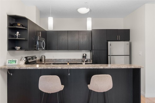 107-2111 Meredith Rd, Nanaimo, BC - Indoor Photo Showing Kitchen With Upgraded Kitchen