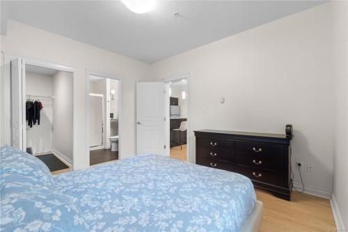 107-2111 Meredith Rd, Nanaimo, BC - Indoor Photo Showing Bedroom