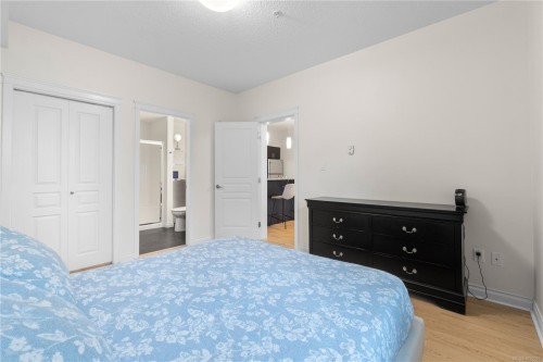 107-2111 Meredith Rd, Nanaimo, BC - Indoor Photo Showing Bedroom