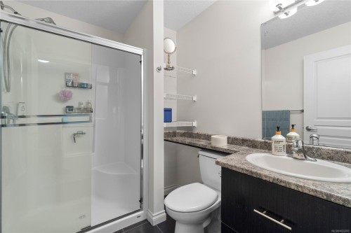 107-2111 Meredith Rd, Nanaimo, BC - Indoor Photo Showing Bathroom