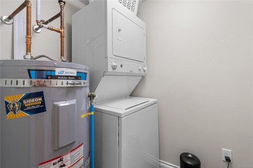 107-2111 Meredith Rd, Nanaimo, BC - Indoor Photo Showing Laundry Room