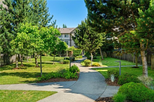 107-2111 Meredith Rd, Nanaimo, BC - Outdoor