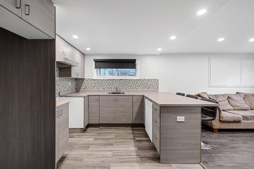 Cuisine - 1920 Rue St-Germain, Montréal (Saint-Laurent), QC - Indoor Photo Showing Kitchen