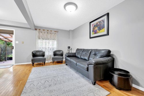 5 Vulcan Court, Hamilton, ON - Indoor Photo Showing Living Room