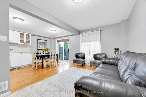 5 Vulcan Court, Hamilton, ON - Indoor Photo Showing Living Room